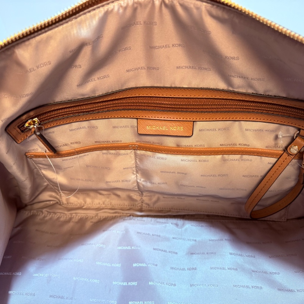 Authentic MICHAEL KORS Large Heritage Logo Weeken… - image 10